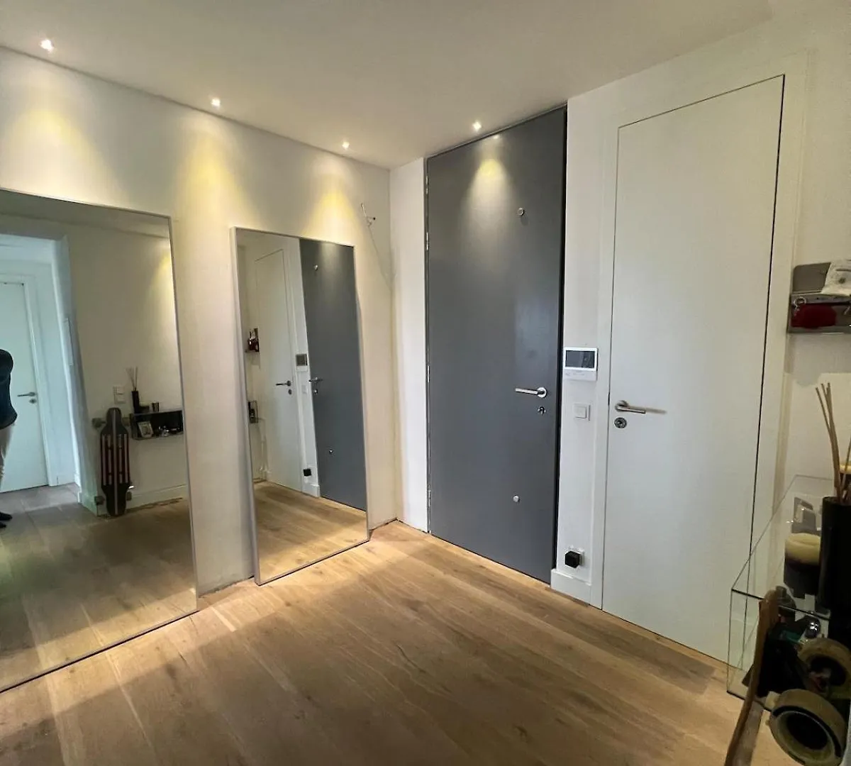 Luxury Loft With Rooftop & Jacuzzi In City Center Dusseldorf Apartment